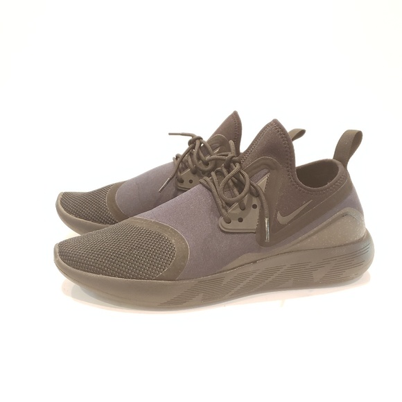 Nike Lunarcharge Essential 'Black Obsidian' black sneakers size 10